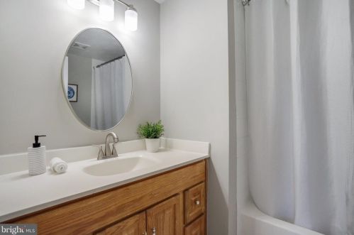 10624 Cavalcade St, Great Falls VA  22066-2427 exterior