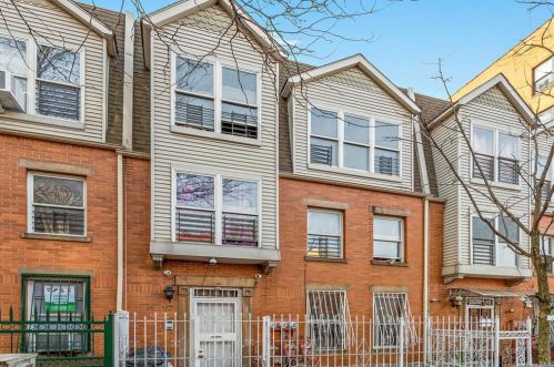 588 165th St, Bronx, NY 10456-6885