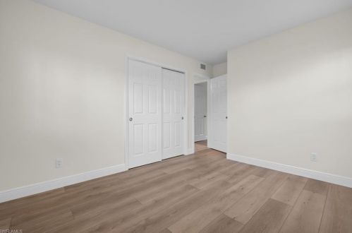 1075 Rordon Ave, Naples FL  34103-4570 exterior