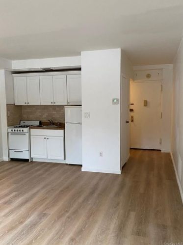 2261 Palmer Ave, New Rochelle, NY 10801-2930