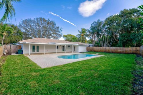 725 Tradewind Dr, West Palm Beach, FL 33408-4125