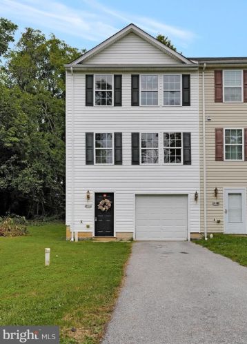 212 Ann St, Charles Town WV  25414-1604 exterior