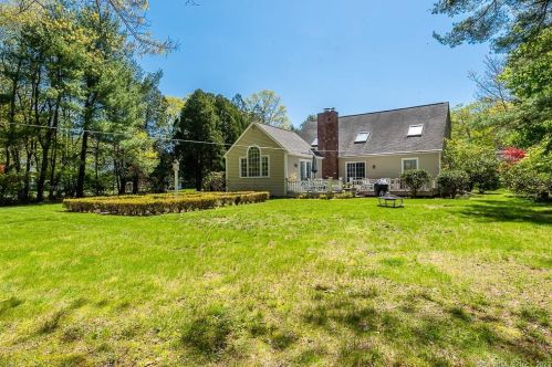 13 Dennison Rd, Essex CT  06426-1352 exterior