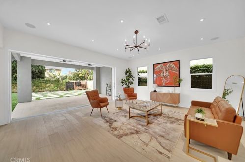 10071 Cliff Dr, Huntington Beach CA  92646-6604 exterior