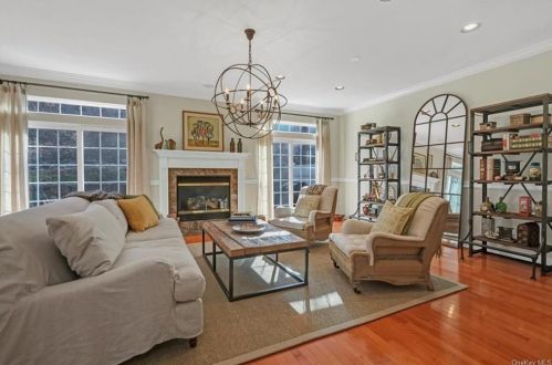 40 Briarbrook Dr, Briarcliff NY  10510-2075 exterior