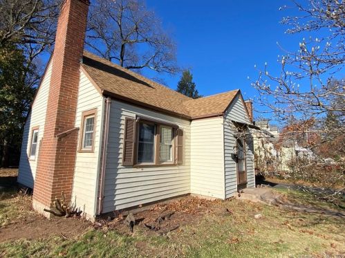 18 Thomas Dr, Manchester, CT 06040-2634
