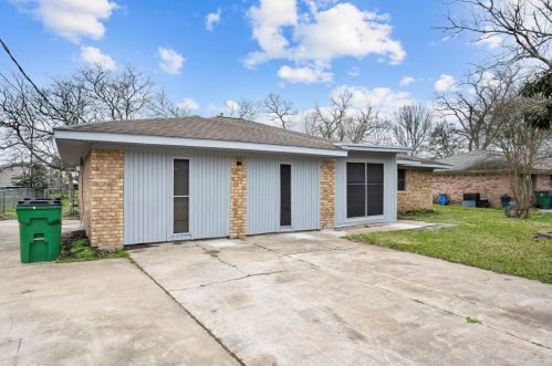 1227 Fair Dr, Angleton TX  77515-8132 exterior