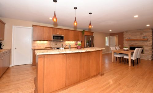 8801 Hart Dr, Waterford WI  53185-1364 exterior