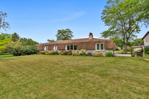 2414 Lagoon Ct, Thiensville WI  53092-5549 exterior