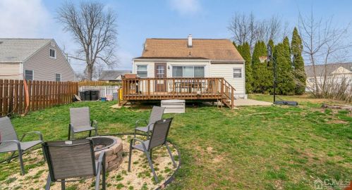 9 Stuart Dr, East Brunswick NJ  08816-3809 exterior