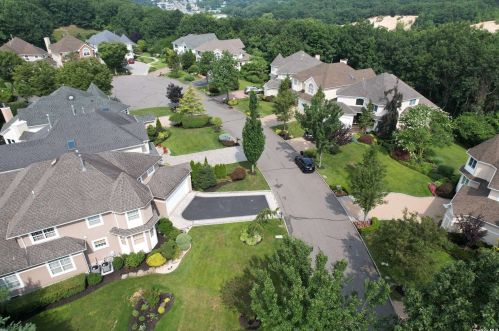 4 Sabrina Ct, Huntington Station, NY 11746-4225