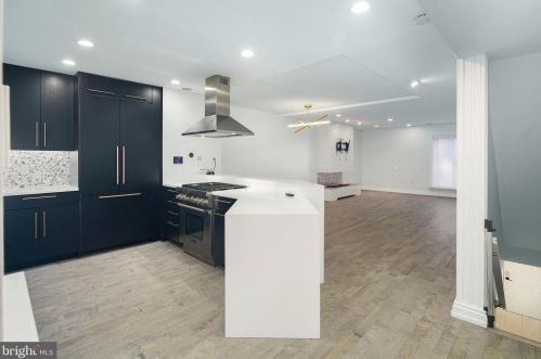 104 Lombard St, Philadelphia PA  19147-1602 exterior