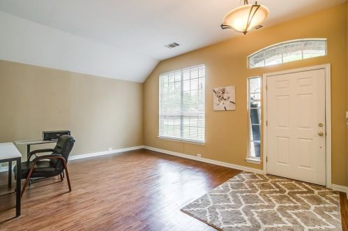 1517 Shadywood Ln, Lewisville TX  75028-4294 exterior