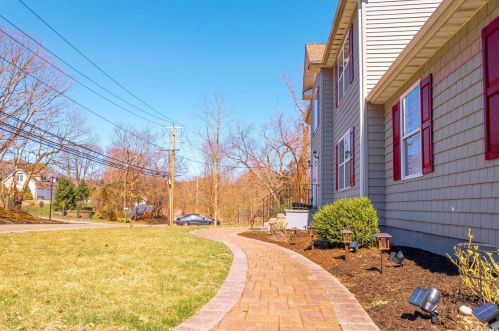 45 Crystal Brook Hollow Rd, Mount Sinai NY  11766-1606 exterior