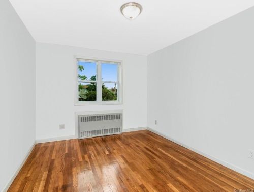 3358 Colden Ave, Bronx, NY 10469-3702