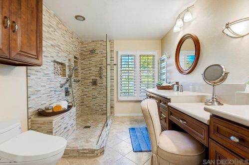 4712 Bryce Cir, Carlsbad CA  92008-4289 exterior