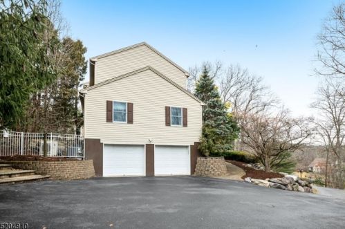 19 Marisa Ct, West Milford NJ  07480-3000 exterior