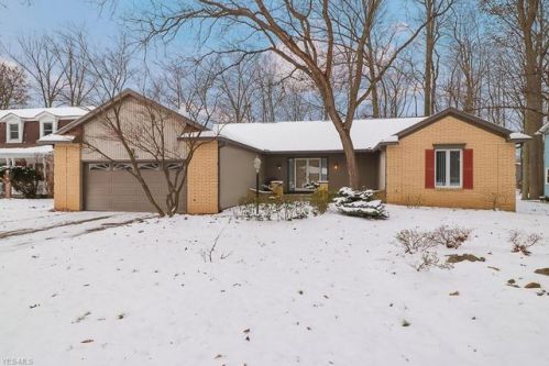 5144 Stansbury Dr, Cleveland OH  44139-1233 exterior