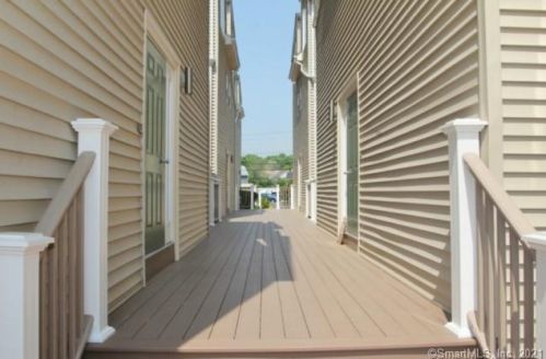 291 Hope St, Stamford CT  06906-1632 exterior
