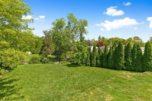66 Todd Dr, North Haven CT  06473-1038 exterior