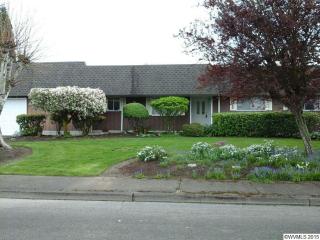 853 Cessna St, Independence, OR 97351-9671