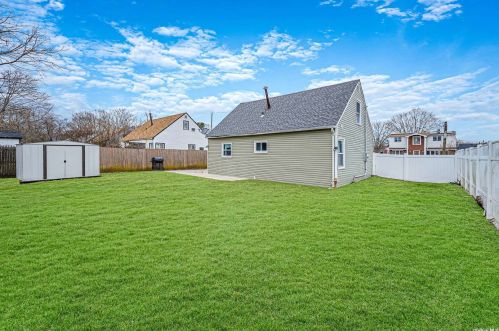 40 State Ave, Wheatley Heights NY  11798-4311 exterior
