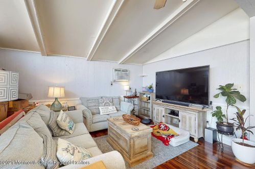 108 Monterey Dr, Bricktown NJ  08723-7009 exterior