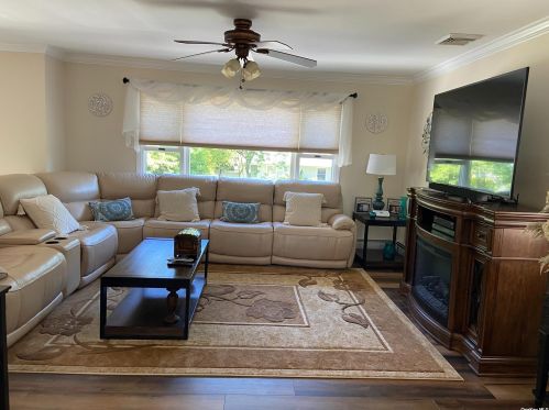 330 Columbia St, Holbrook, NY 11741-5805
