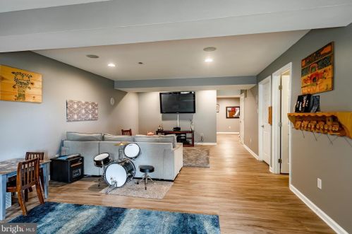 155 Fawn Dr, Gilbertsville PA  19525-8103 exterior