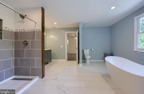 3450 Fishing Crk Vly Rd, Harrisburg PA 17112-9627 exterior