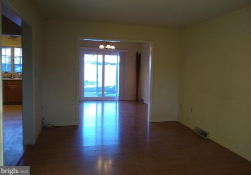 18 Parkview Dr, Swartzville, PA 17569-9428