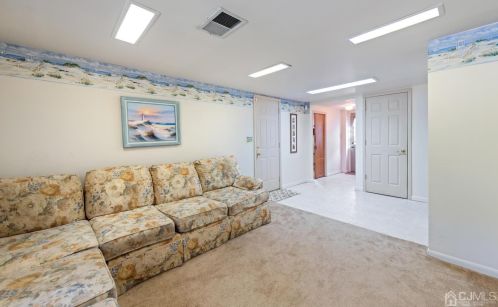 291 Park Dr, Woodbridge NJ  07095-0020 exterior