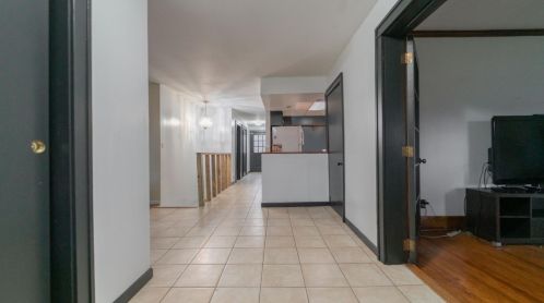 715 Meridian Rd, Valpo, IN 46385-8525