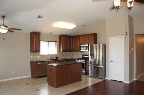 197 Buckingham Dr, Uhland, TX 78640-5811
