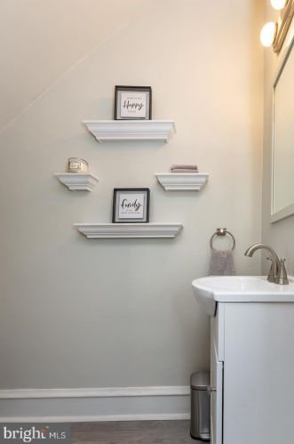 17 Ridgeway Ave, Manor PA  19036-1923 exterior