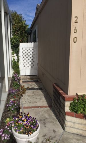 260 Mayflower Dr, Newport Beach, CA 92660-6164