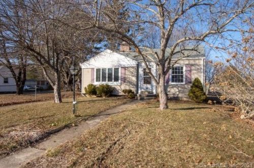 37 Russell Rd, Norwich, CT 06360-2526