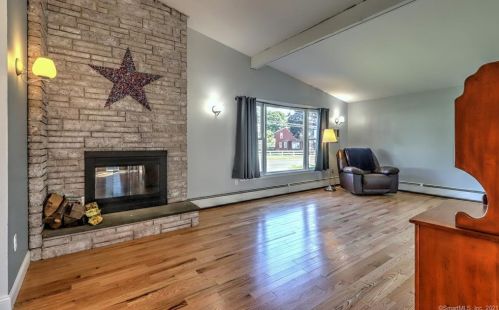 582 Milford Point Rd, Milford CT  06460-5429 exterior