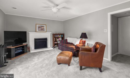 6010 Rdg Frd Dr, Springfield VA 22015-3651 exterior