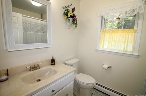 73 Mandalay Dr, Poughkeepsie NY 12603-2639 exterior