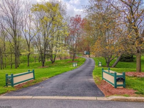 34 Indian Run, White House Station, NJ 08889-3905