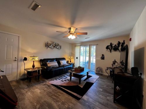 402 New River Rd, Lincoln, RI 02838-1804