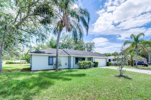 800 Humphrey Blvd, Deltona, FL 32738-7915