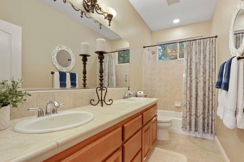 1238 River Pointe Dr, Lodi CA  95240-0564 exterior