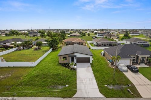 413 26th Ave, Cape Coral, FL 33993-7514