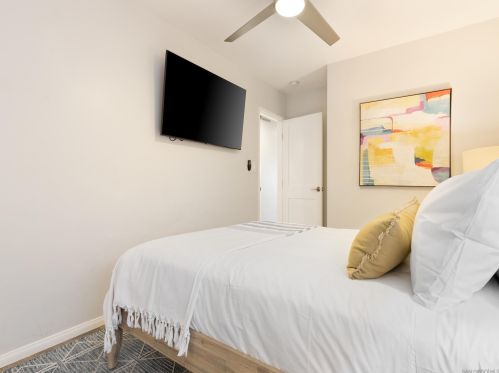 824 Anacapa Ct, San Diego CA  92109-8203 exterior