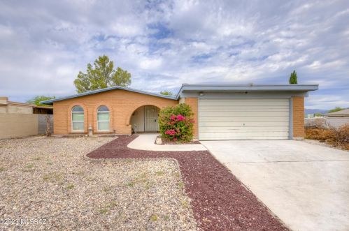 9941 Vicksburg St, Tucson, AZ 85748-3356
