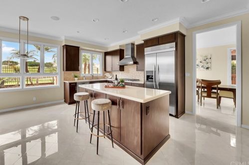 6471 Morningside Dr, Huntington Beach CA  92648-6106 exterior