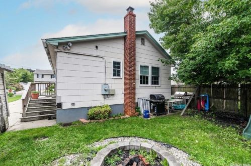 755 Hancock Pl, North Lindenhurst NY  11757-6904 exterior