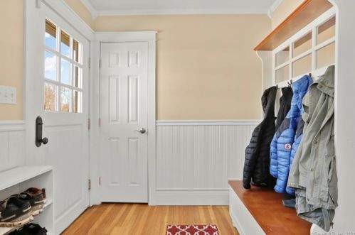 29 Meadow Brook Dr, Upper Stepney, CT 06468-1858